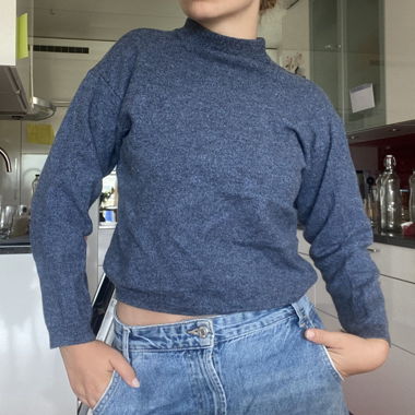 Blauer Pullover