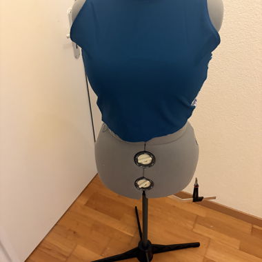 Blaues Wickel-Top