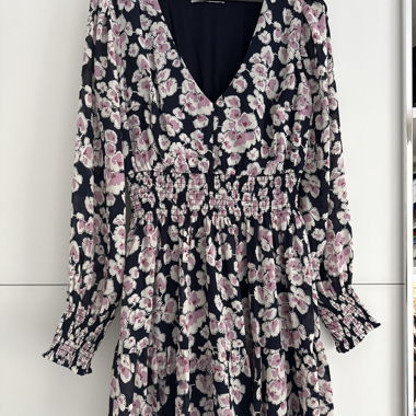 Blumenkleid mit geraffter Taille