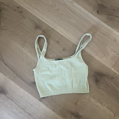 Gelbes Crop Top