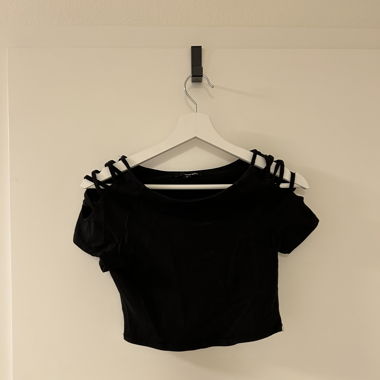 Crop Top mit Schulterausschnitt