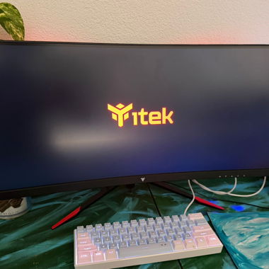 Monitor Curvo Yitek