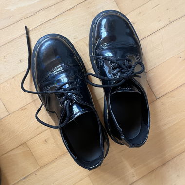 Dr. Martens noires  38 vernies 