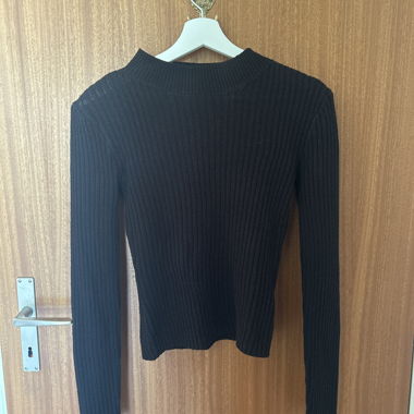pull court noir au crochet