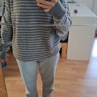 Rework Pullover grau/weiss Streifen