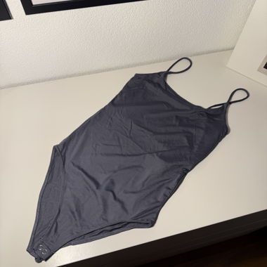 Body grigio Stradivarius con spalline
