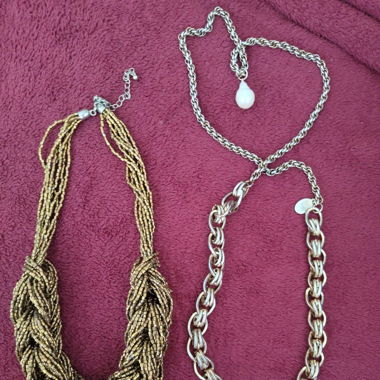 Set de colliers dorés