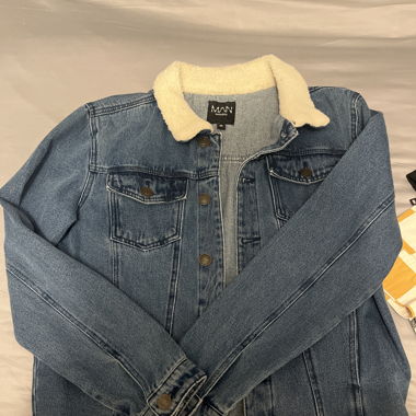 Boohoo Jeansjacke mit fell 
