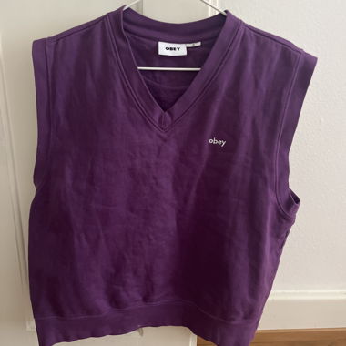 Obey lila V-Neck Top