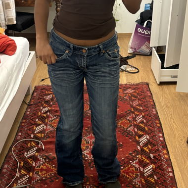  Low rise 2000s jeans