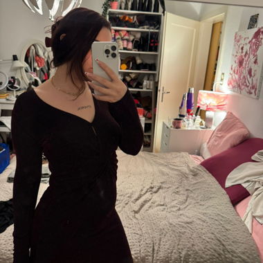 Robe noir/rouge pailletée 