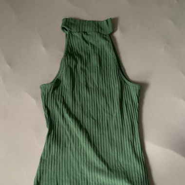 grünes top (ärmellos&high neck)