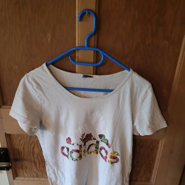 Adidas T-shirt