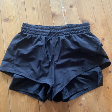 Black short sports shorts