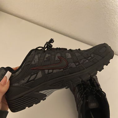 Nike P 6000 schwarz Rot