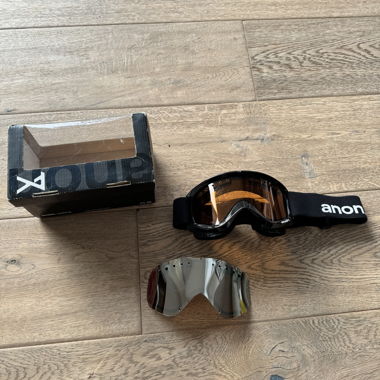 Anon ski goggles with spare lens