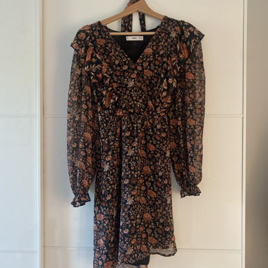 Floral dress with long sleeves