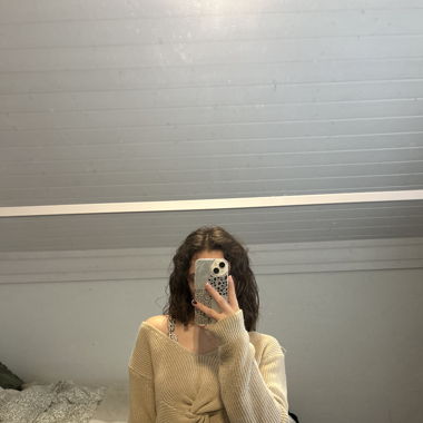 Beiger Strickpullover