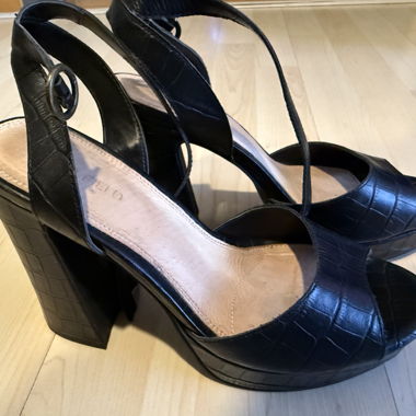 Sandali neri con plateau