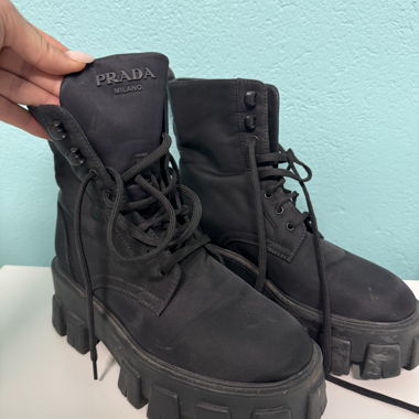 Prada schwarze Plateaubooties