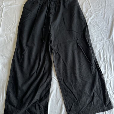 Schwarze Hose