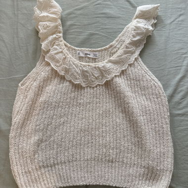Haut tricoté à volants
