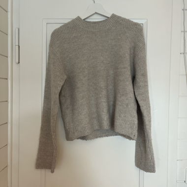 Beiger Strickpullover