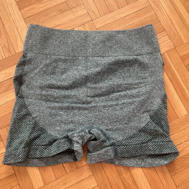 Short de sport vert-gris