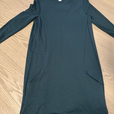 Robe noire manches longues