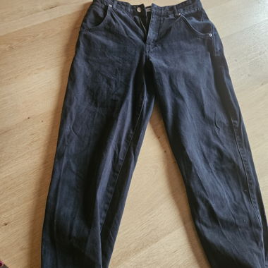 Black trousers