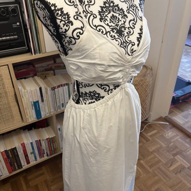 Robe blanche asymetrique