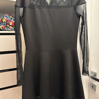 Robe noire manches transparentes