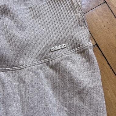 Beige Leggings mit hohem Bund von Aim‘n