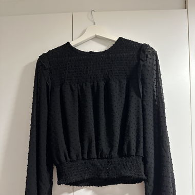Süsses schwarzes Oberteil