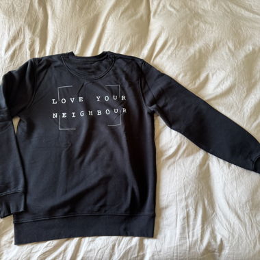 Felpa nera tipo sweatshirt