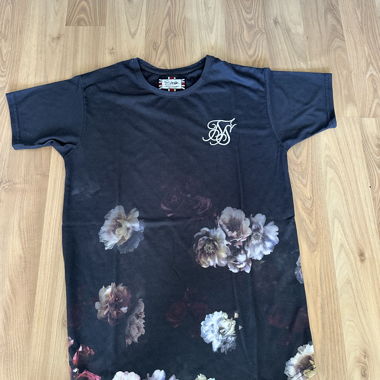 Schwarzes Floral T-Shirt von Siksilk
