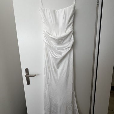 Weisses Satin-Kleid von Miss Rosier