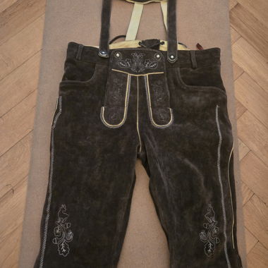 Culotte en cuir avec bretelles taille 52