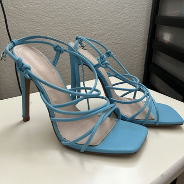 Hellblaue High Heels