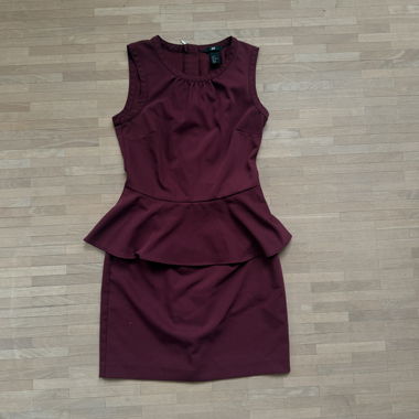 Bordeauxrote H&M Volantkleid