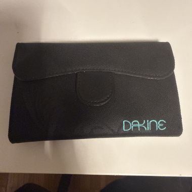 Dakine schwarzes Portmonee 