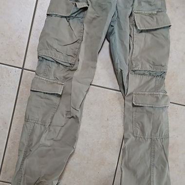Pantaloni cargo verde militare 