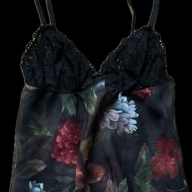 Top in pizzo floreale