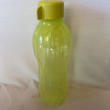 Bouteille plastique verte