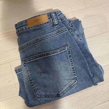 Loose jeans