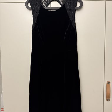 Vestito in velluto nero