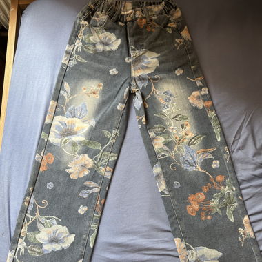 Baggy Hose mit schönem Blumen Design