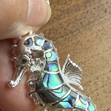 Seepferdchen mit Abalone-Muschel in Silber 925