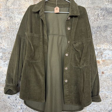 Olivgrüne Cordjacke