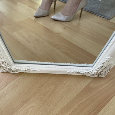 Elegant heeled shoes